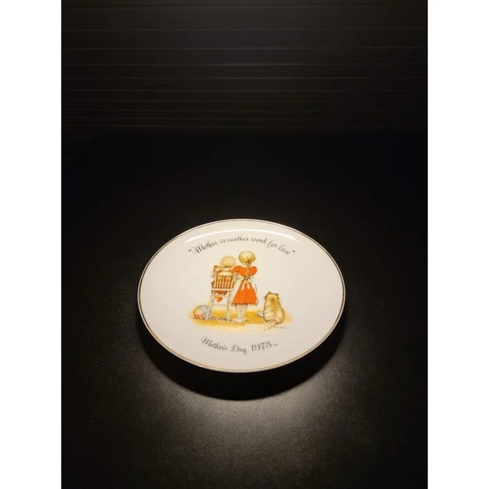 1973 Holly Hobbie Mother's Day Plate